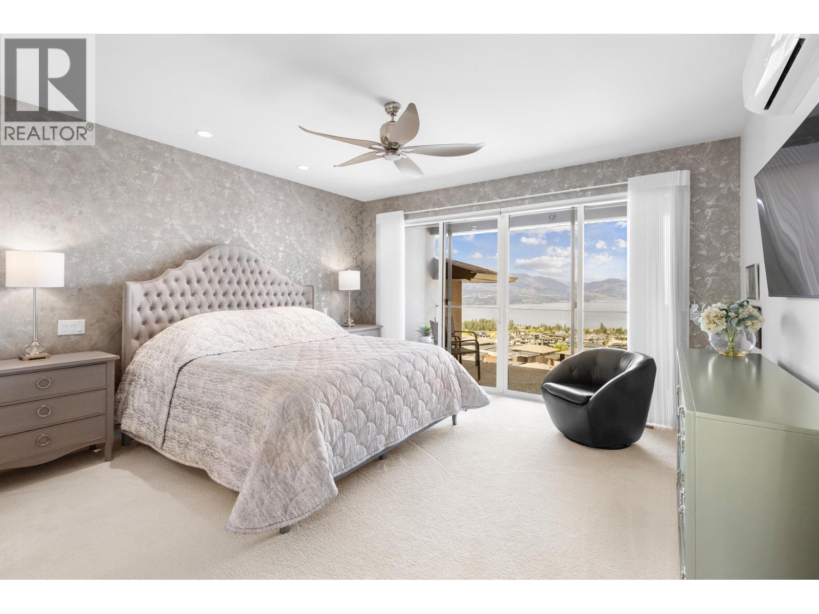 470 Hawk'S Perch Lane, Kelowna, BC - Indoor Photo Showing Bedroom