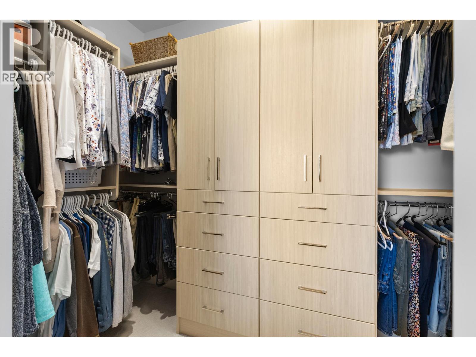 470 Hawk'S Perch Lane, Kelowna, BC - Indoor With Storage