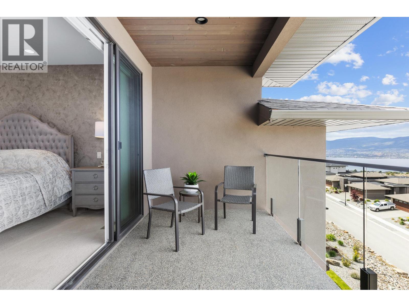 470 Hawk'S Perch Lane, Kelowna, BC - Outdoor With Exterior