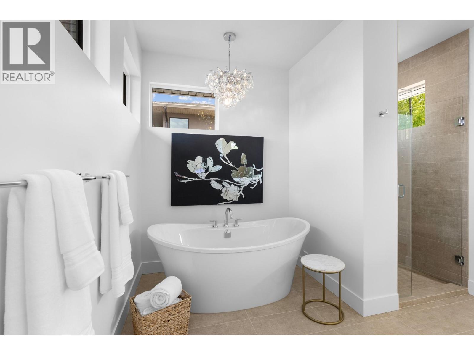 470 Hawk'S Perch Lane, Kelowna, BC - Indoor Photo Showing Bathroom