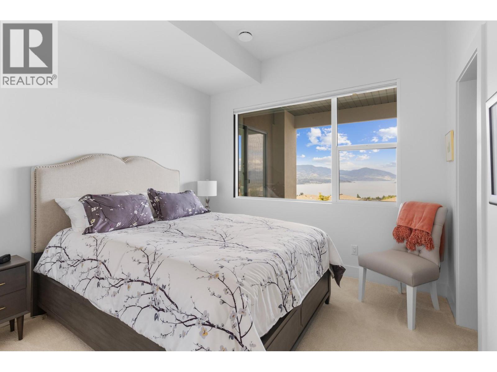 470 Hawk'S Perch Lane, Kelowna, BC - Indoor Photo Showing Bedroom