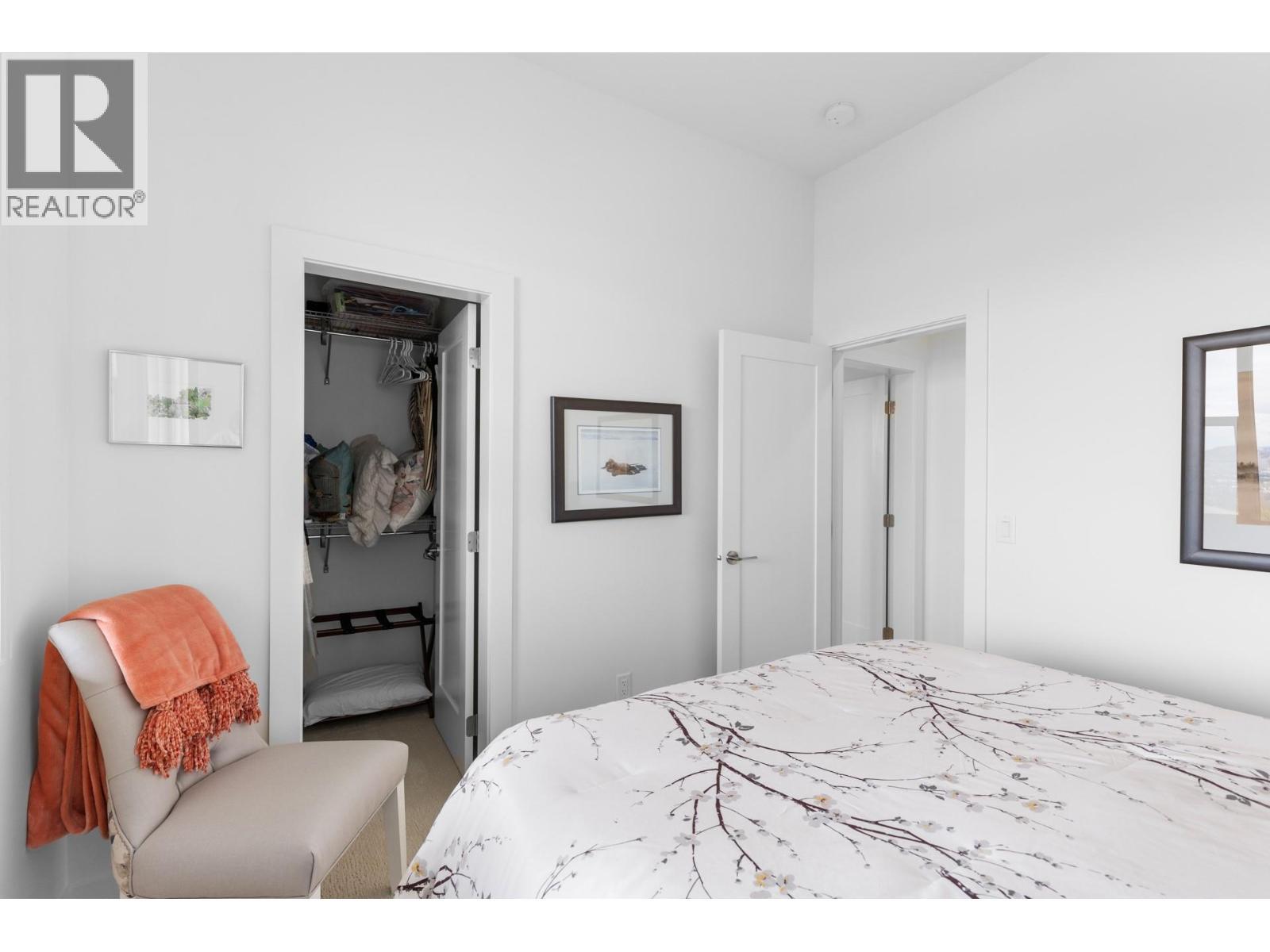 470 Hawk'S Perch Lane, Kelowna, BC - Indoor Photo Showing Bedroom