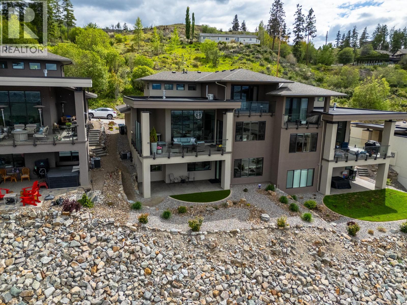 470 Hawk'S Perch Lane, Kelowna, BC - Outdoor