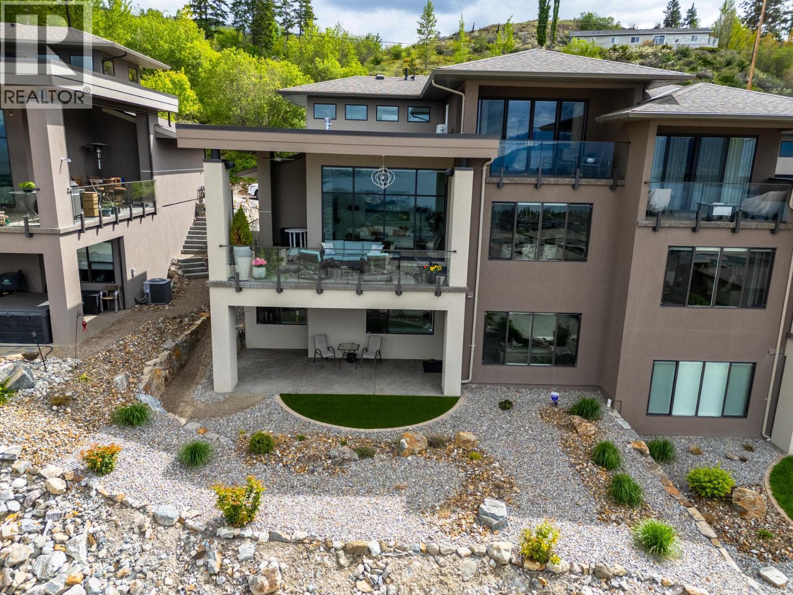 470 Hawk'S Perch Lane, Kelowna, BC - Outdoor