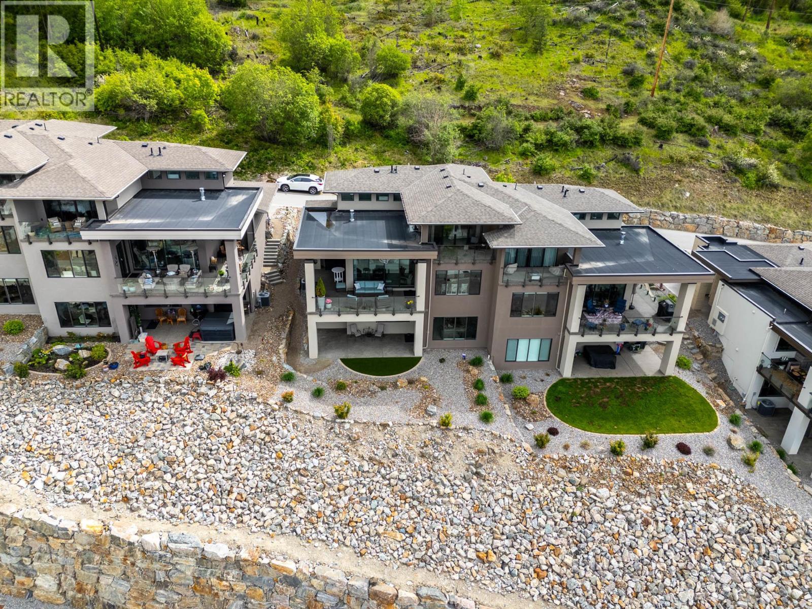 470 Hawk'S Perch Lane, Kelowna, BC - Outdoor