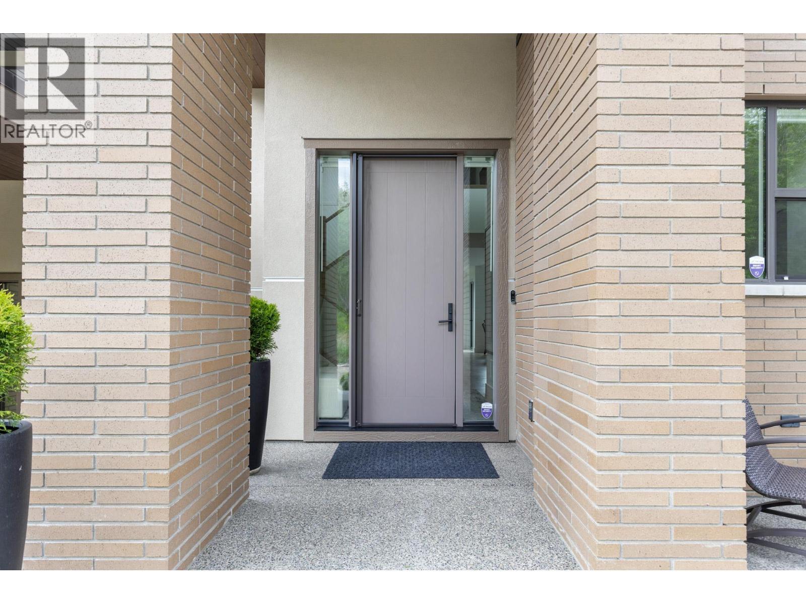 470 Hawk'S Perch Lane, Kelowna, BC - Outdoor With Exterior