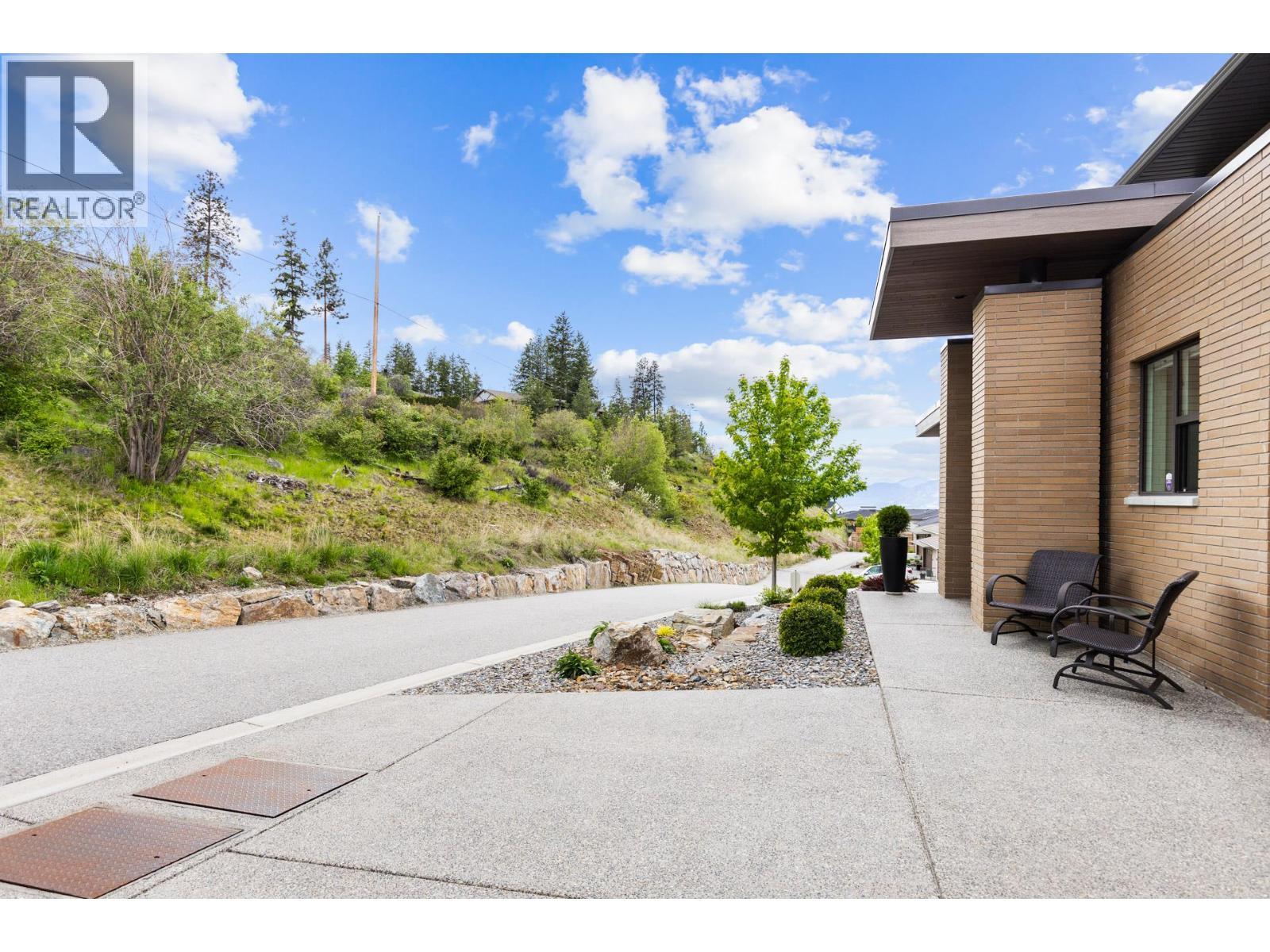 470 Hawk'S Perch Lane, Kelowna, BC - Outdoor