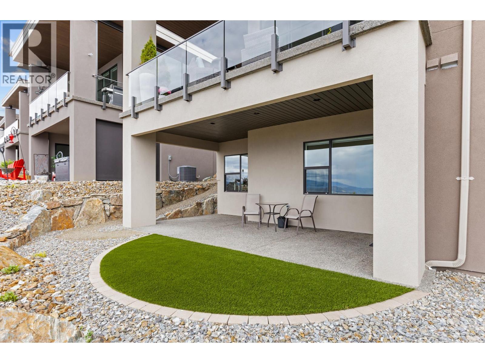 470 Hawk'S Perch Lane, Kelowna, BC - Outdoor