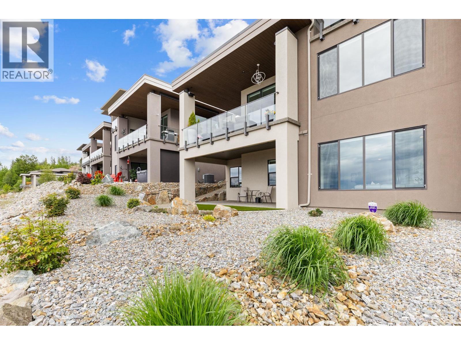 470 Hawk'S Perch Lane, Kelowna, BC - Outdoor