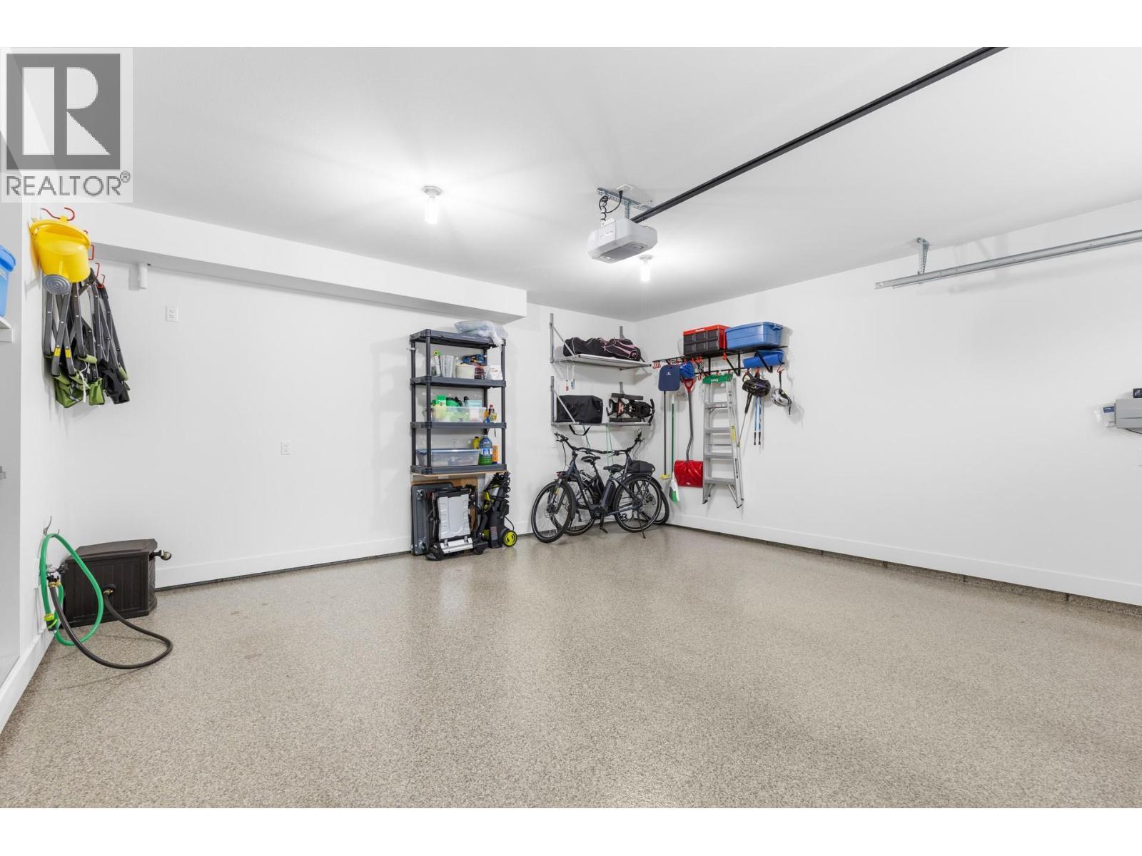 470 Hawk'S Perch Lane, Kelowna, BC - Indoor Photo Showing Garage