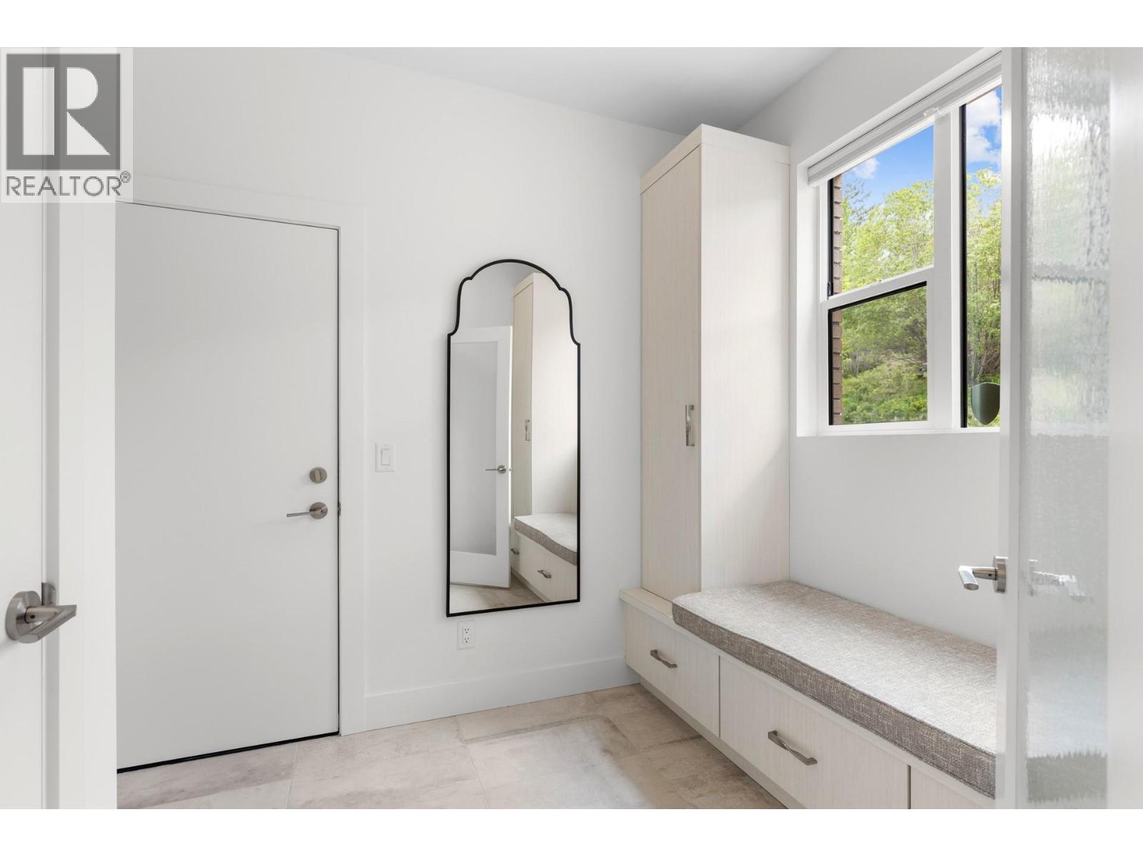 470 Hawk'S Perch Lane, Kelowna, BC - Indoor Photo Showing Other Room