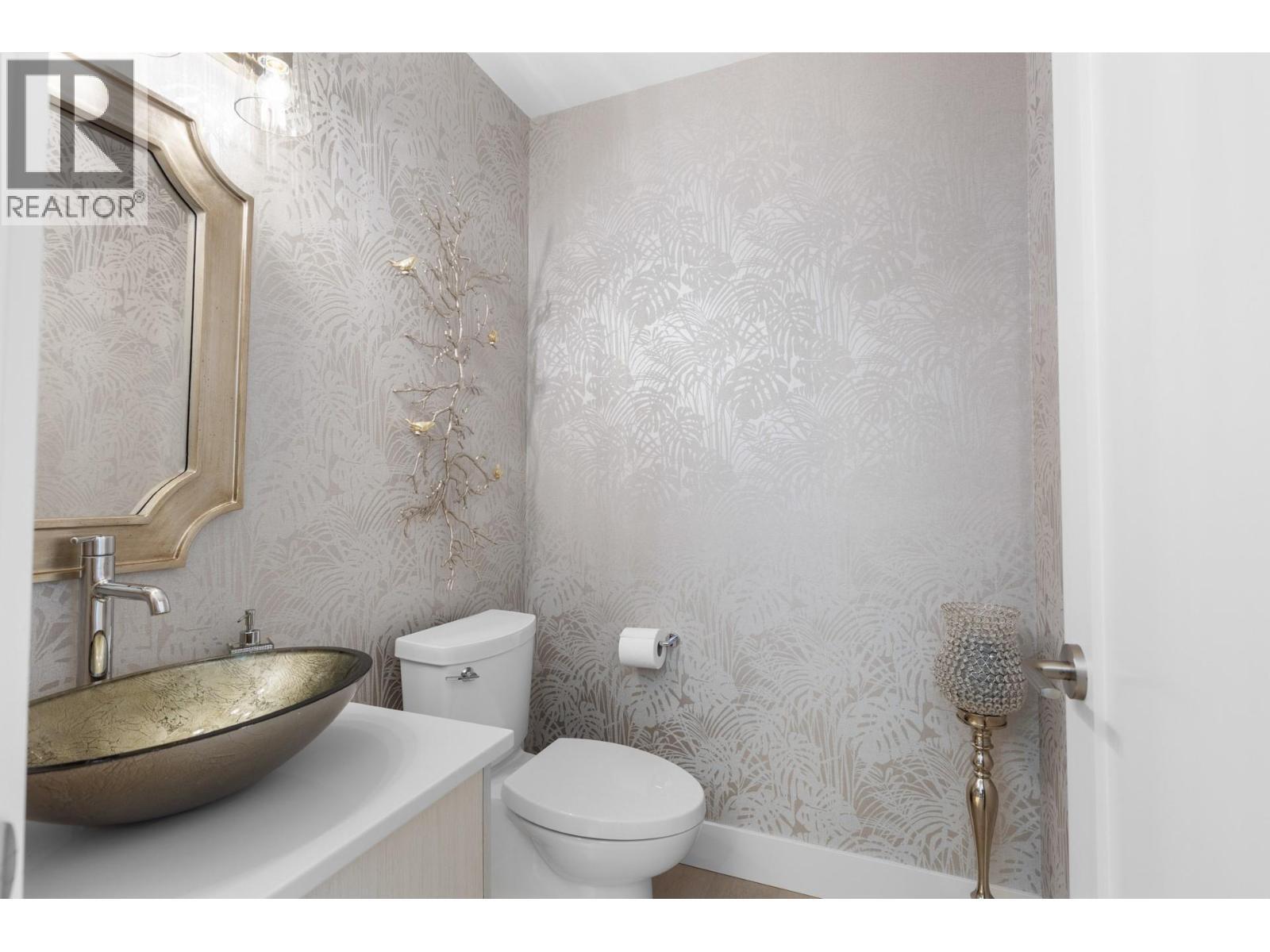 470 Hawk'S Perch Lane, Kelowna, BC - Indoor Photo Showing Bathroom