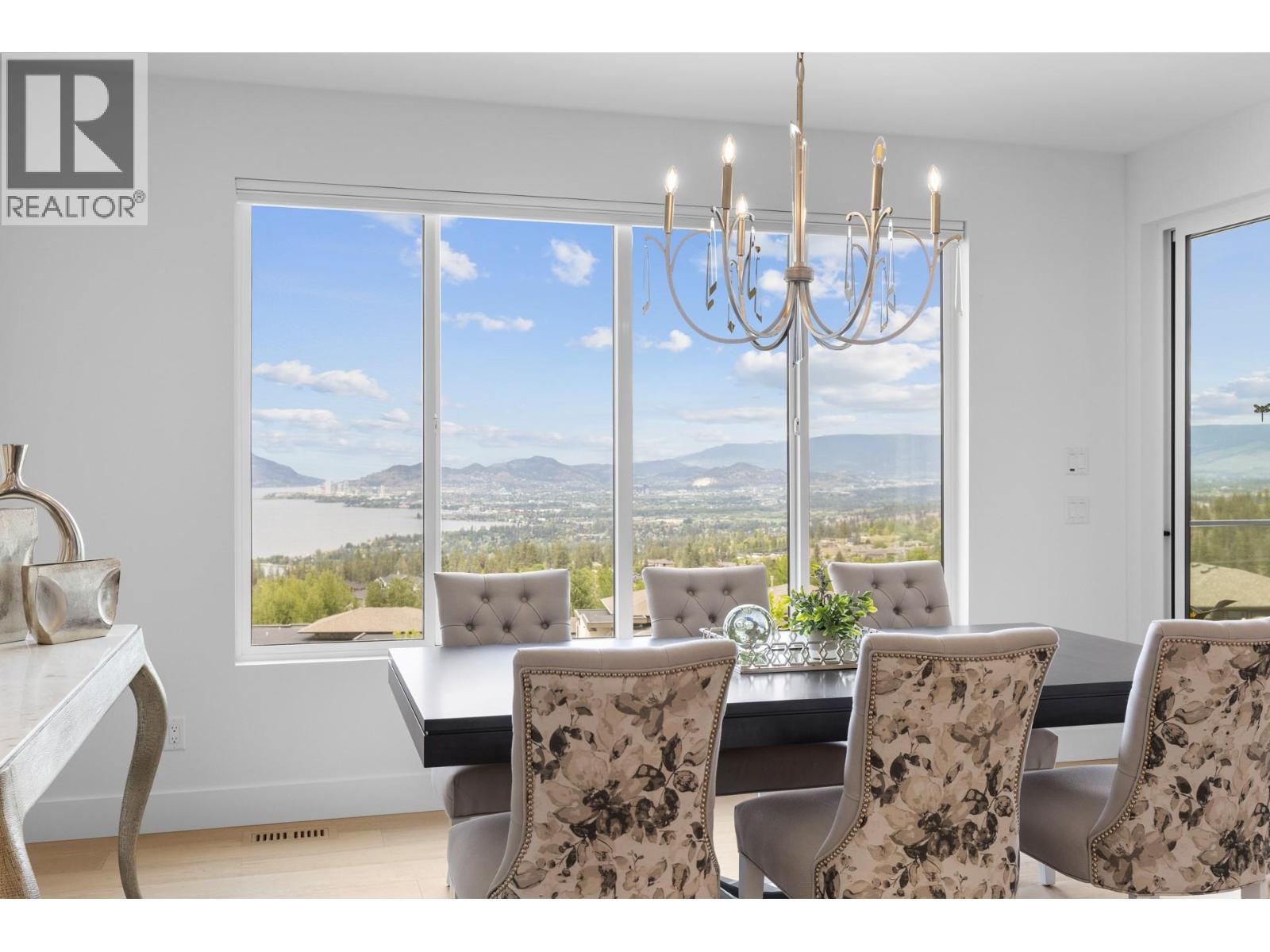 470 Hawk'S Perch Lane, Kelowna, BC - Indoor Photo Showing Dining Room