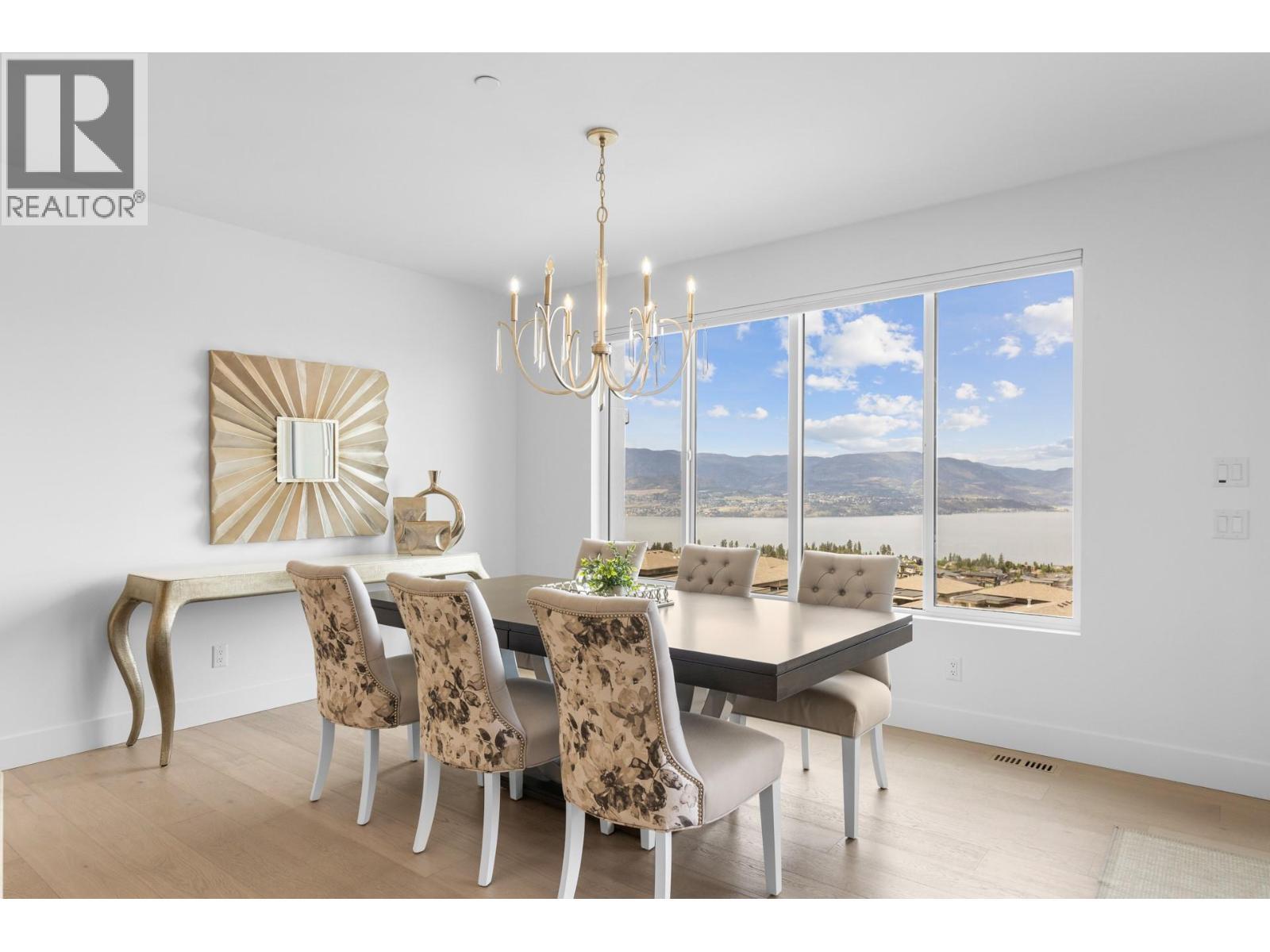 470 Hawk'S Perch Lane, Kelowna, BC - Indoor Photo Showing Dining Room