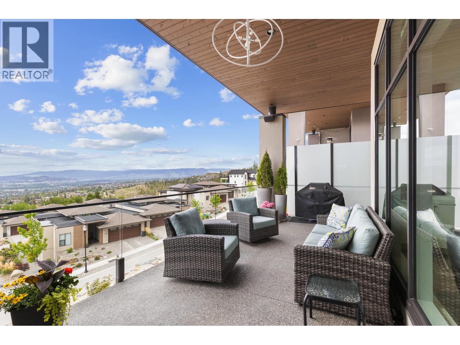 470 Hawk'S Perch Lane, Kelowna, BC - Outdoor With Exterior