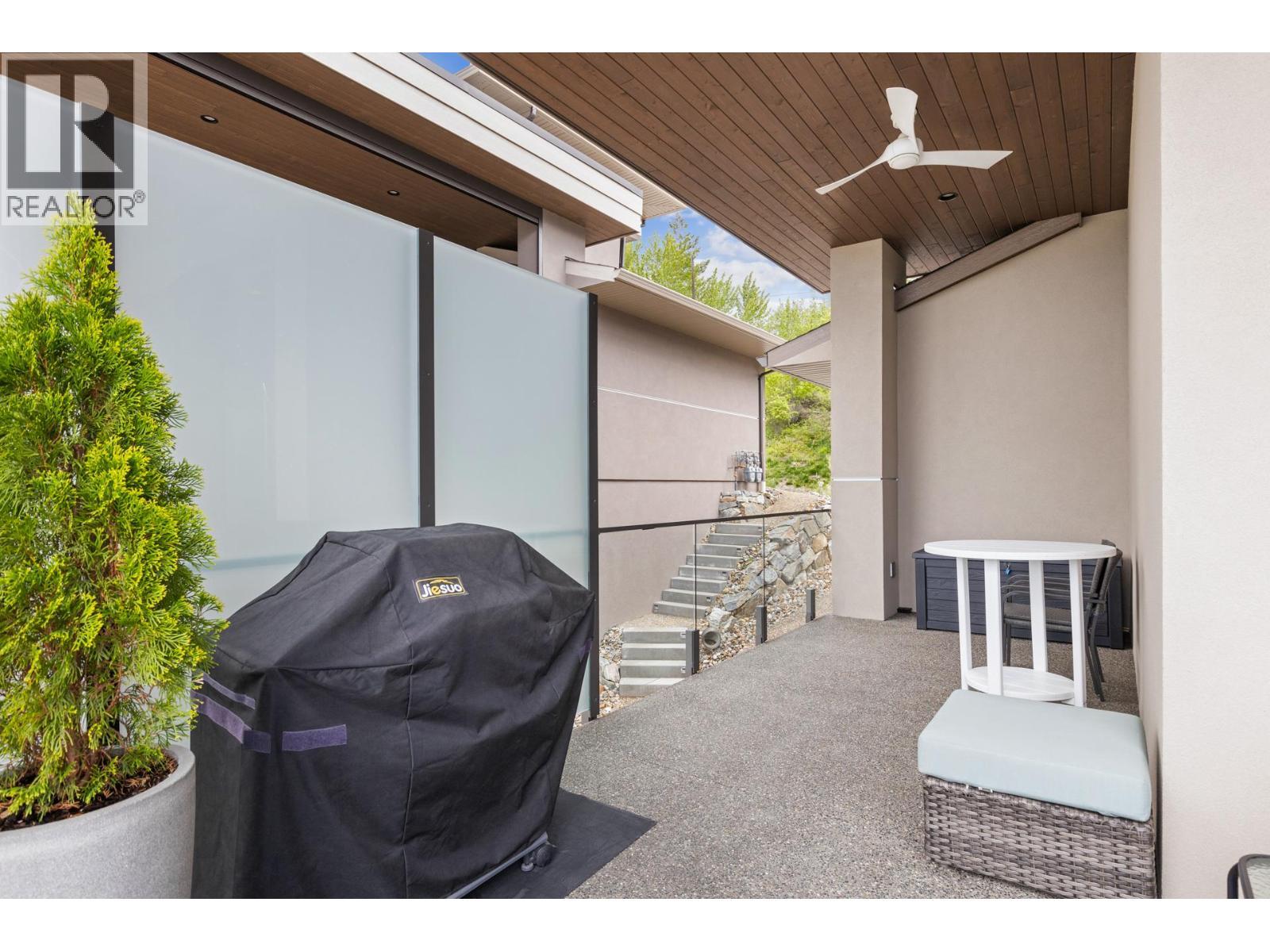 470 Hawk'S Perch Lane, Kelowna, BC - Outdoor With Exterior