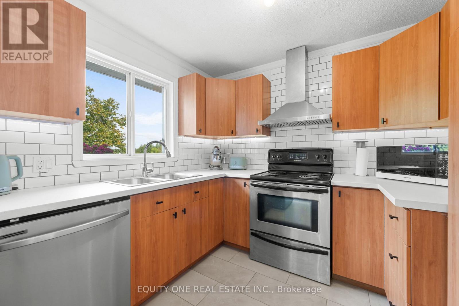 202A - 185 Du Comte Street, Alfred And Plantagenet, ON - Indoor Photo Showing Kitchen