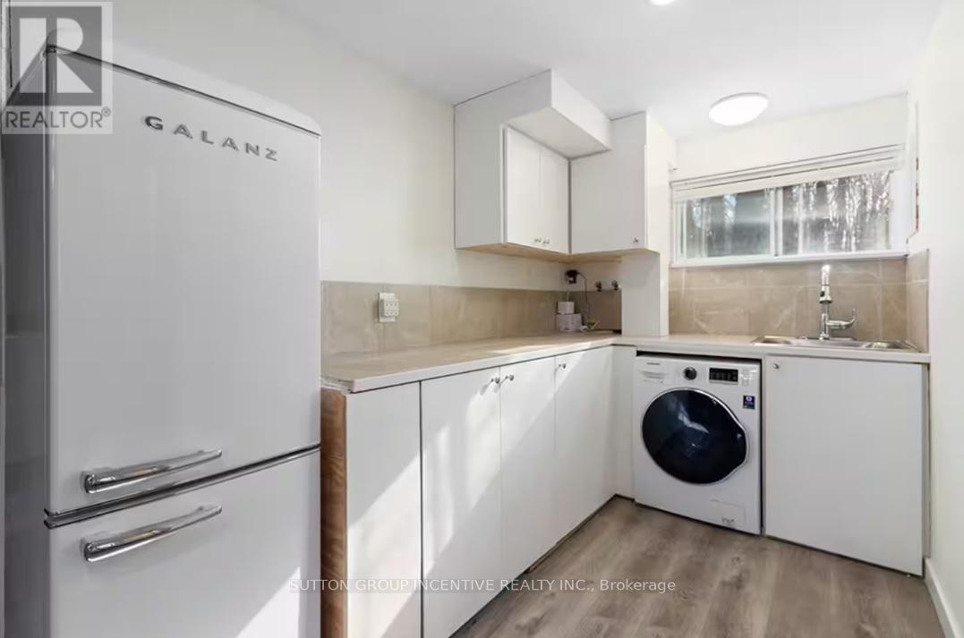 222 Wiles Lane, Grey Highlands, ON - Indoor Photo Showing Laundry Room