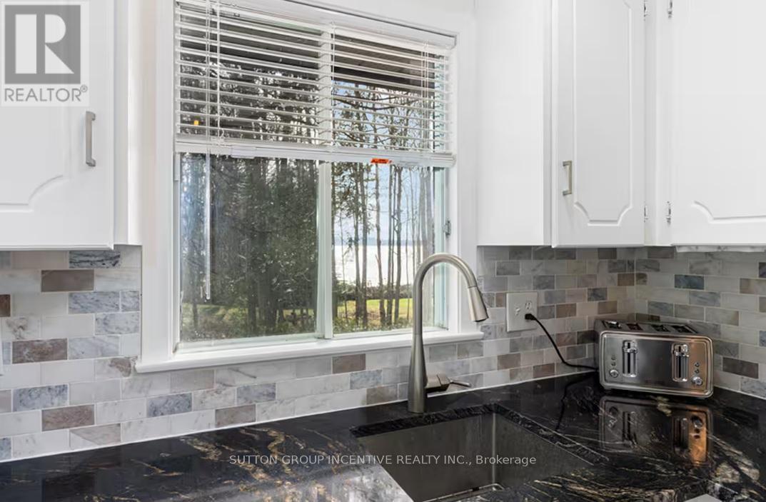 222 Wiles Lane, Grey Highlands, ON - Indoor Photo Showing Kitchen With Upgraded Kitchen