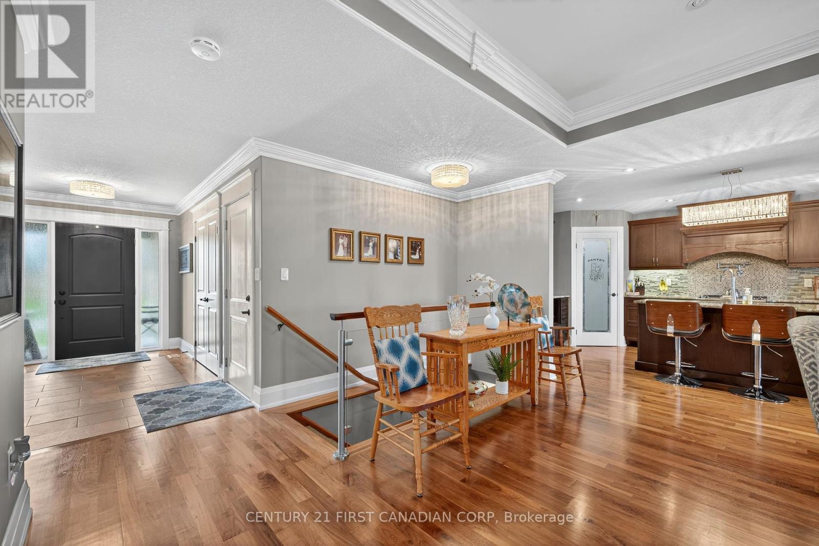 474 Macdonald Street, Strathroy-Caradoc (Ne), ON - Indoor Photo Showing Dining Room