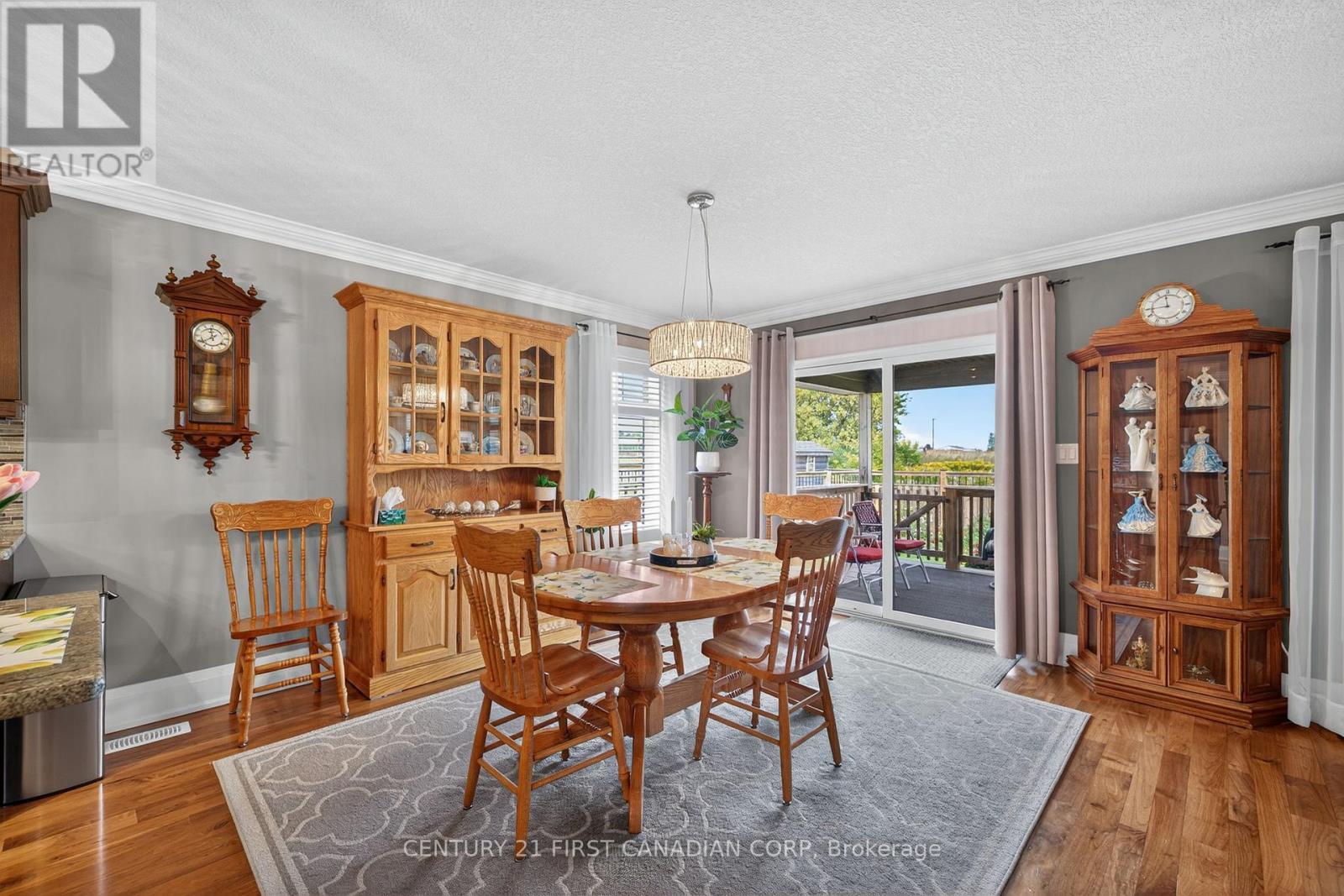 474 Macdonald Street, Strathroy-Caradoc (Ne), ON - Indoor Photo Showing Dining Room