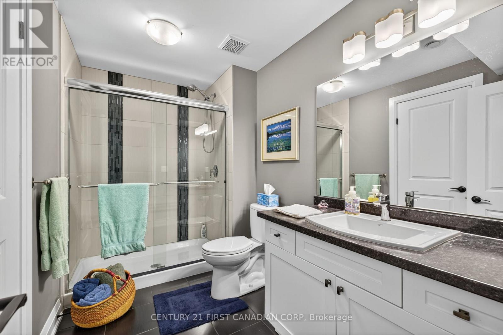 474 Macdonald Street, Strathroy-Caradoc (Ne), ON - Indoor Photo Showing Bathroom