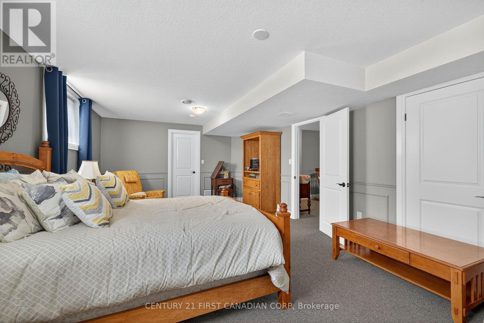 474 Macdonald Street, Strathroy-Caradoc (Ne), ON - Indoor Photo Showing Bedroom