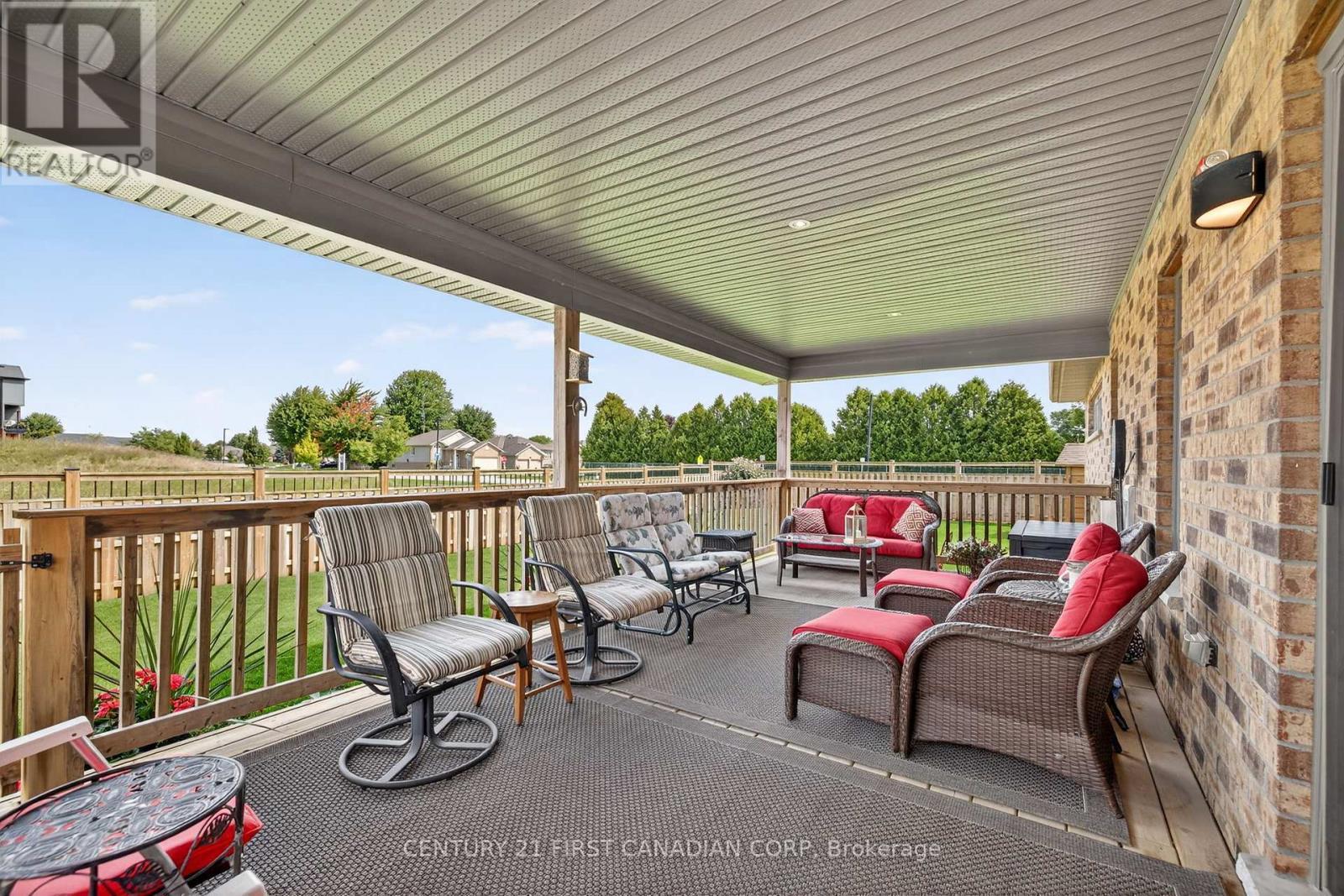 474 Macdonald Street, Strathroy-Caradoc (Ne), ON - Outdoor With Deck Patio Veranda With Exterior