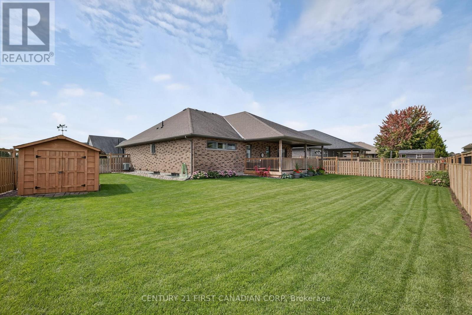 474 Macdonald Street, Strathroy-Caradoc (Ne), ON - Outdoor With Backyard