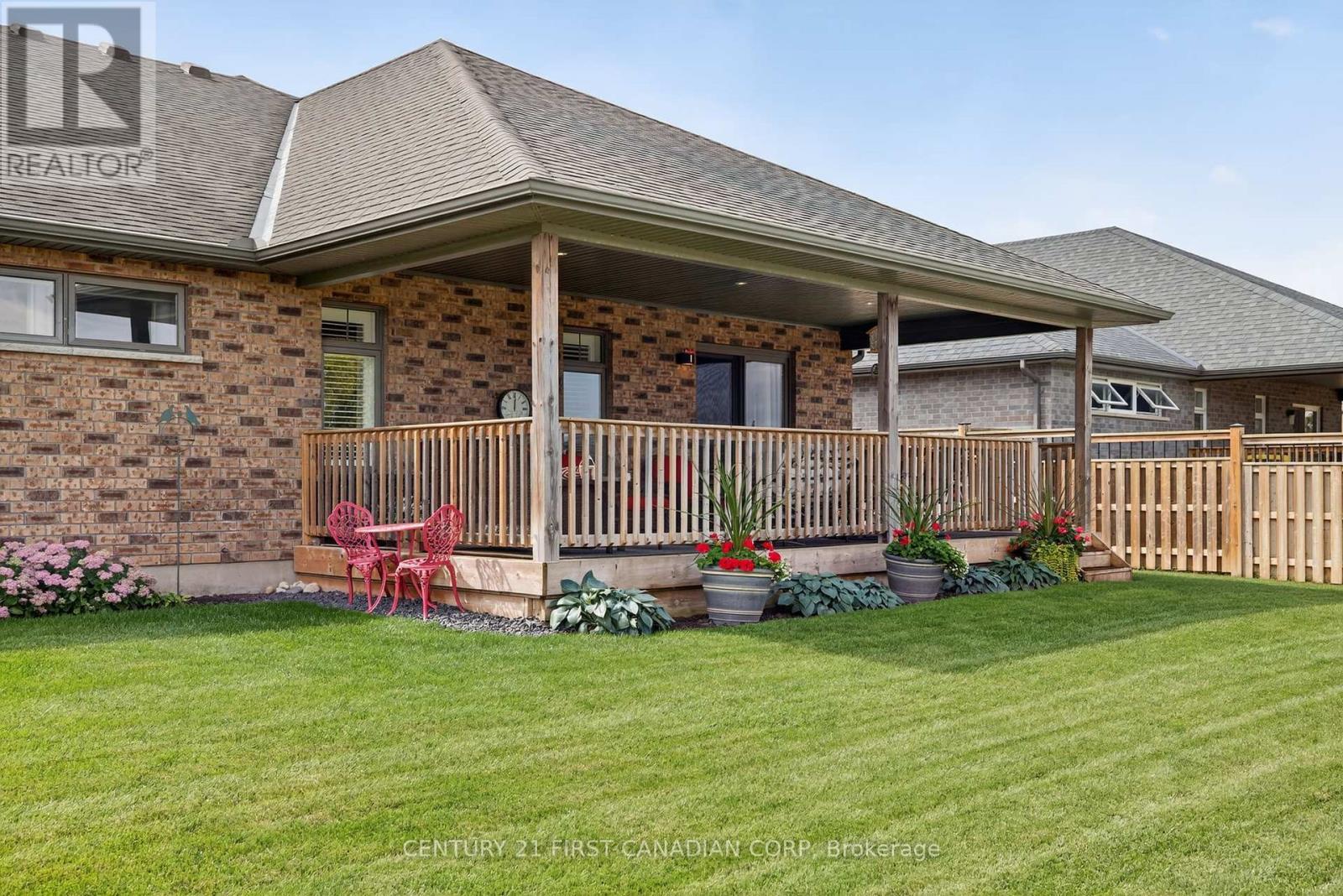 474 Macdonald Street, Strathroy-Caradoc (Ne), ON - Outdoor With Deck Patio Veranda