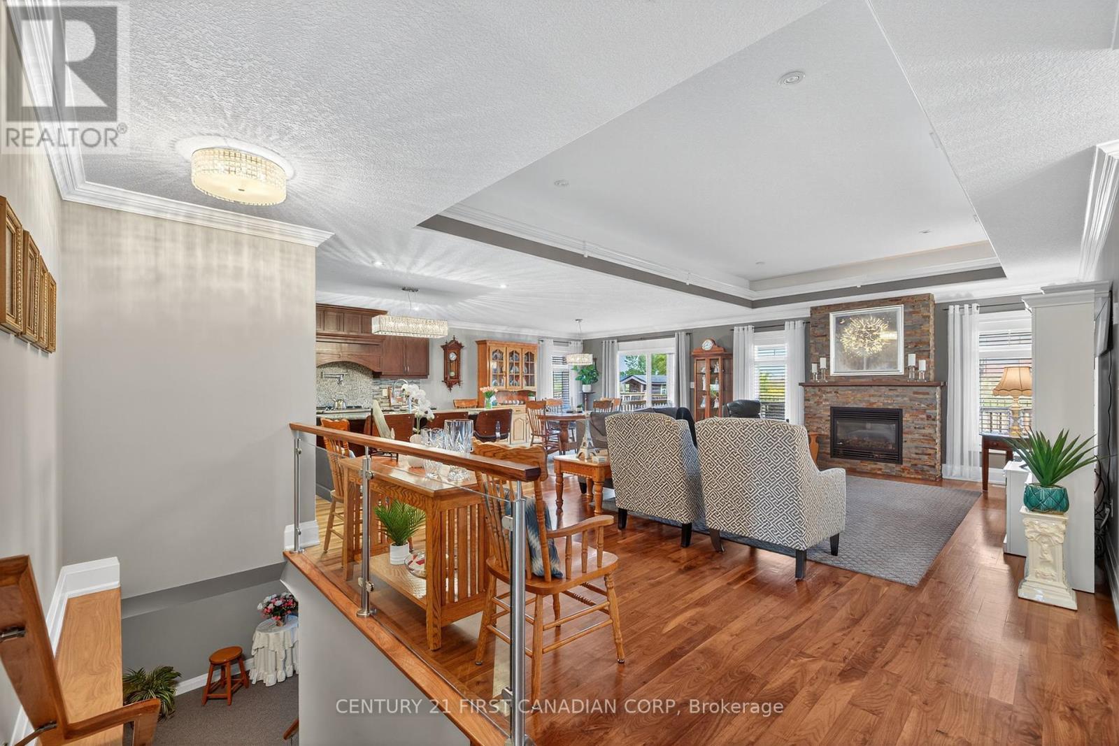 474 Macdonald Street, Strathroy-Caradoc (Ne), ON - Indoor With Fireplace