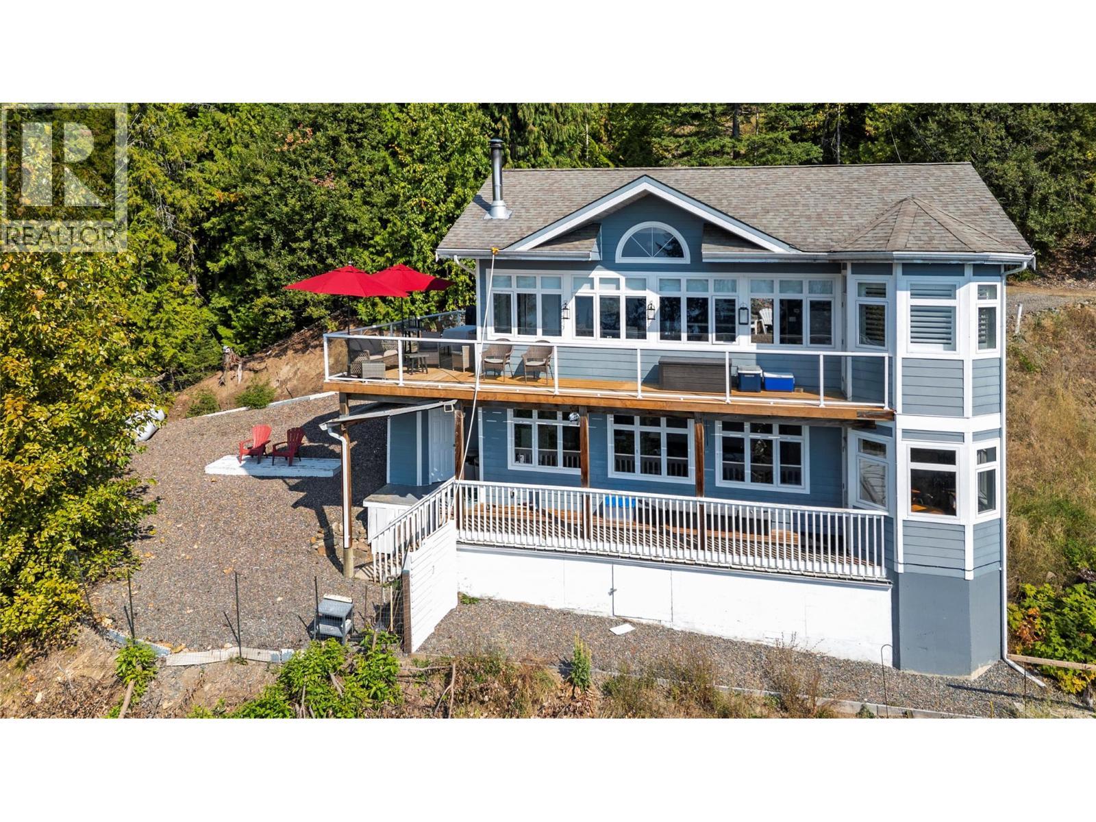 7660 Lichen Road, Anglemont, BC - Outdoor