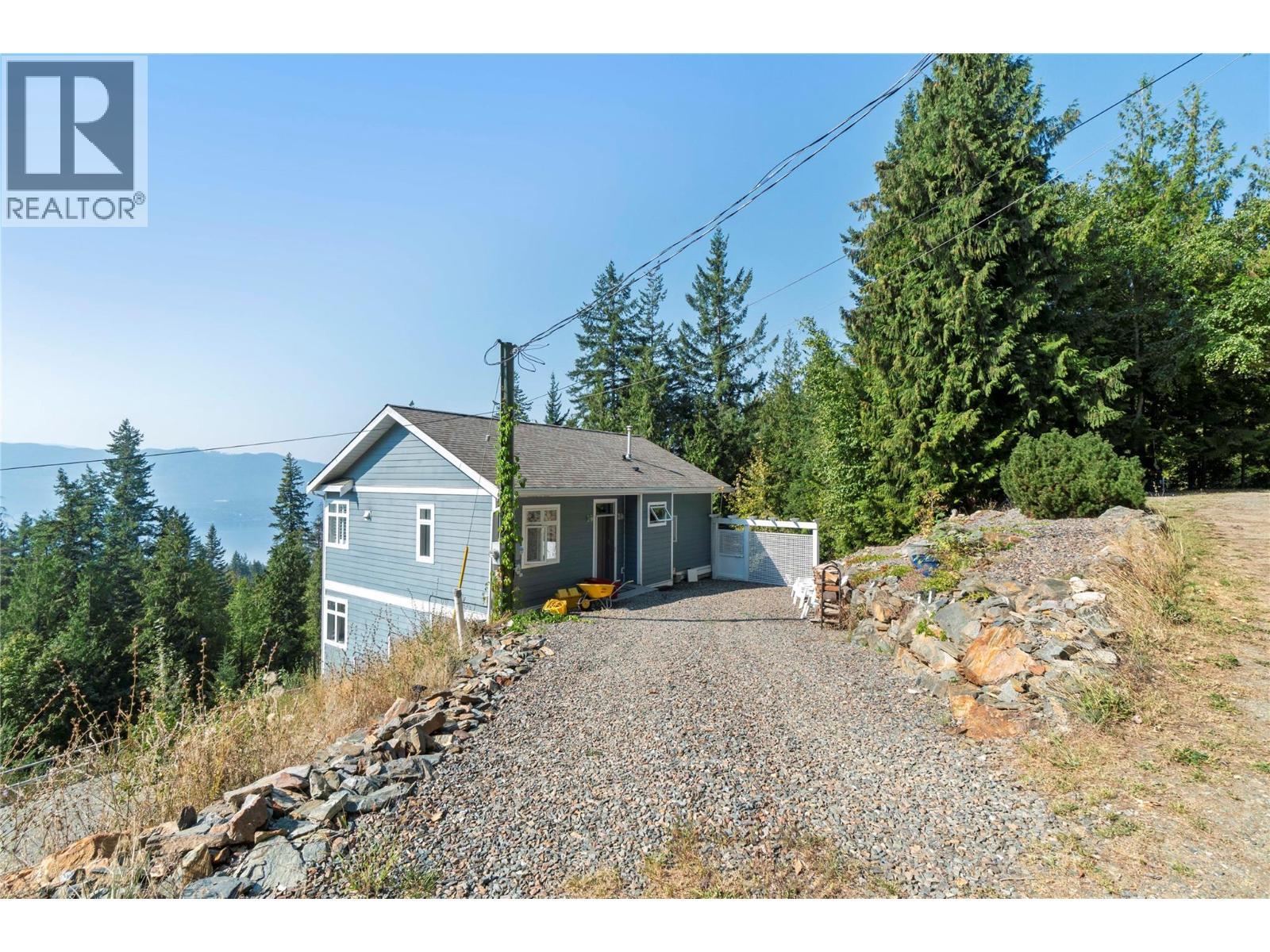 7660 Lichen Road, Anglemont, BC - Outdoor