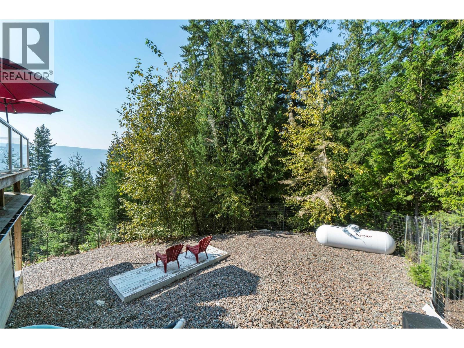 7660 Lichen Road, Anglemont, BC - Outdoor