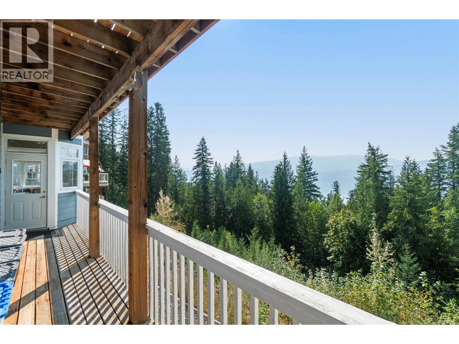 7660 Lichen Road, Anglemont, BC - Outdoor