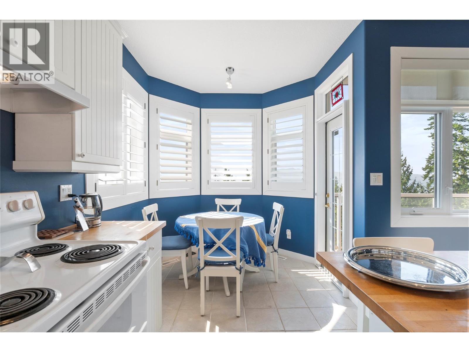 7660 Lichen Road, Anglemont, BC - Indoor Photo Showing Kitchen
