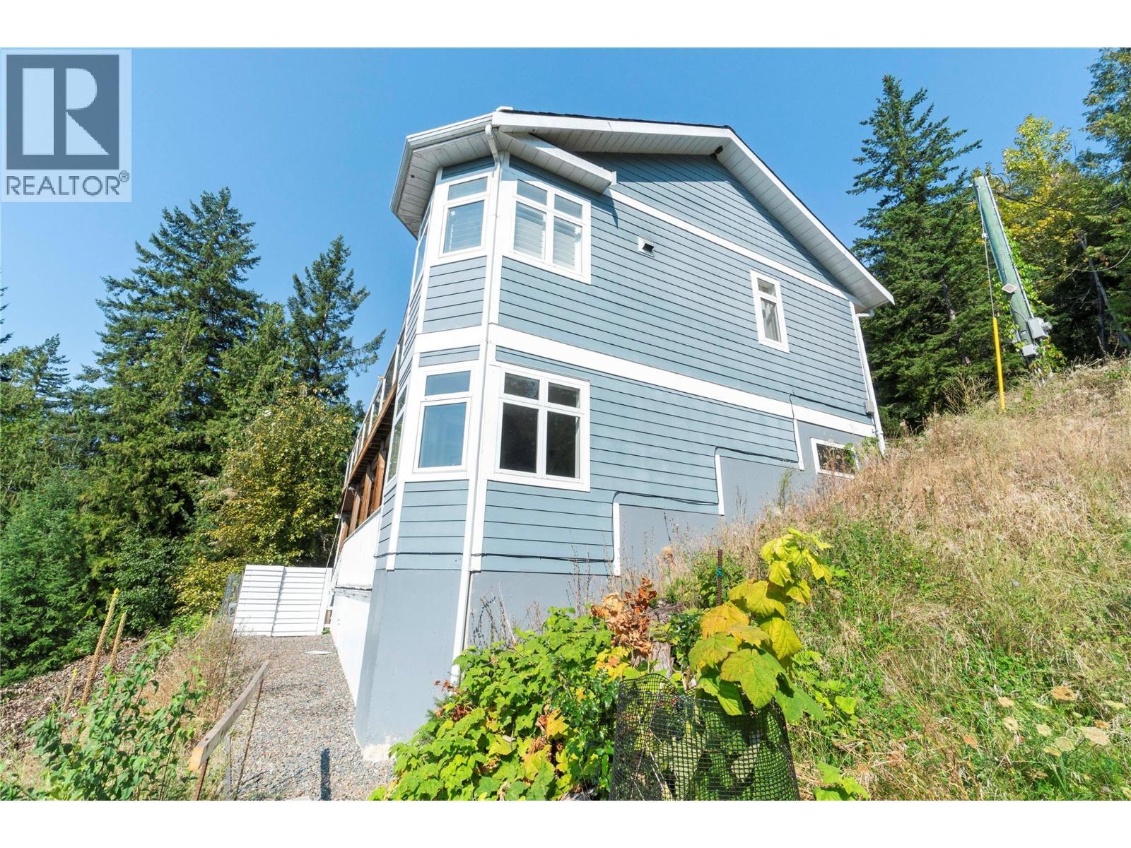 7660 Lichen Road, Anglemont, BC - Outdoor