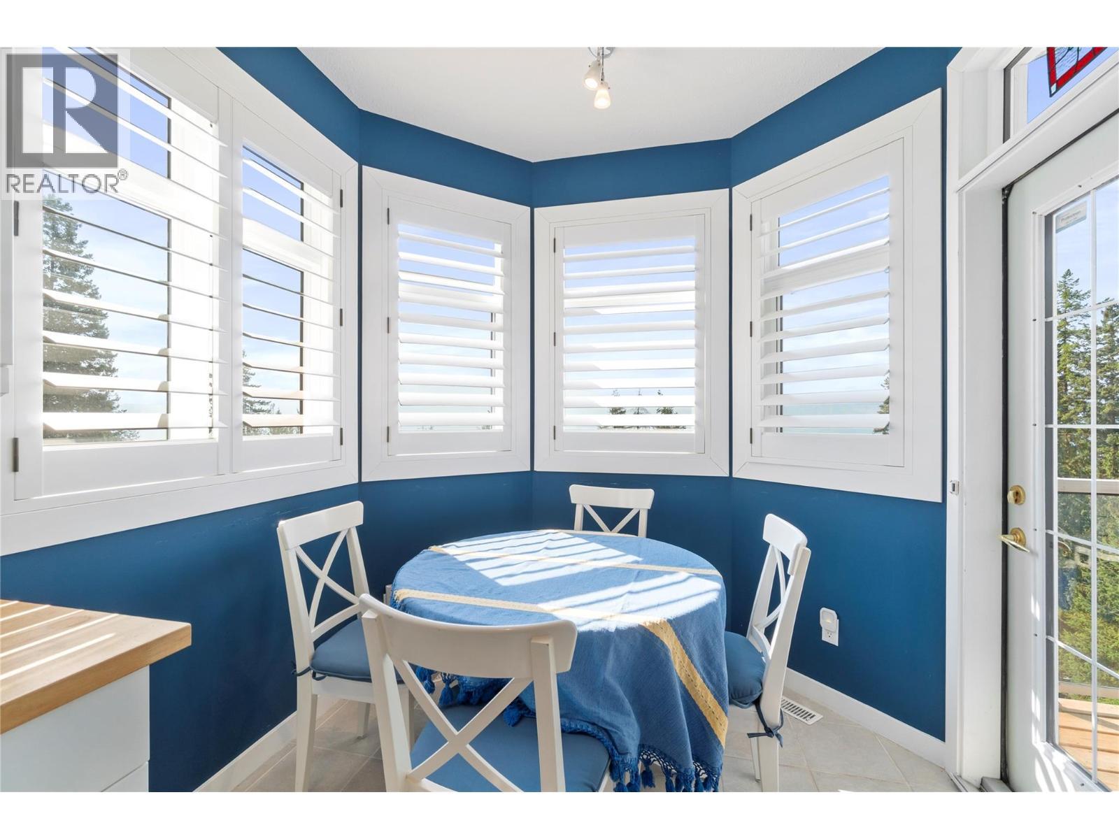 7660 Lichen Road, Anglemont, BC - Indoor Photo Showing Dining Room