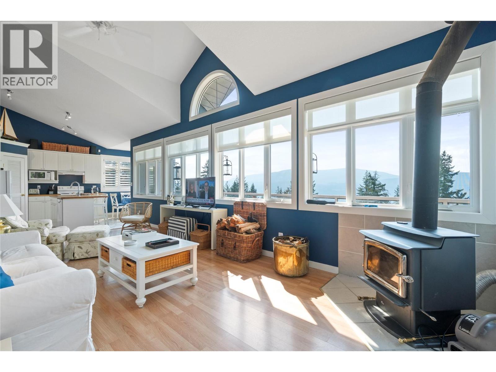 7660 Lichen Road, Anglemont, BC - Indoor