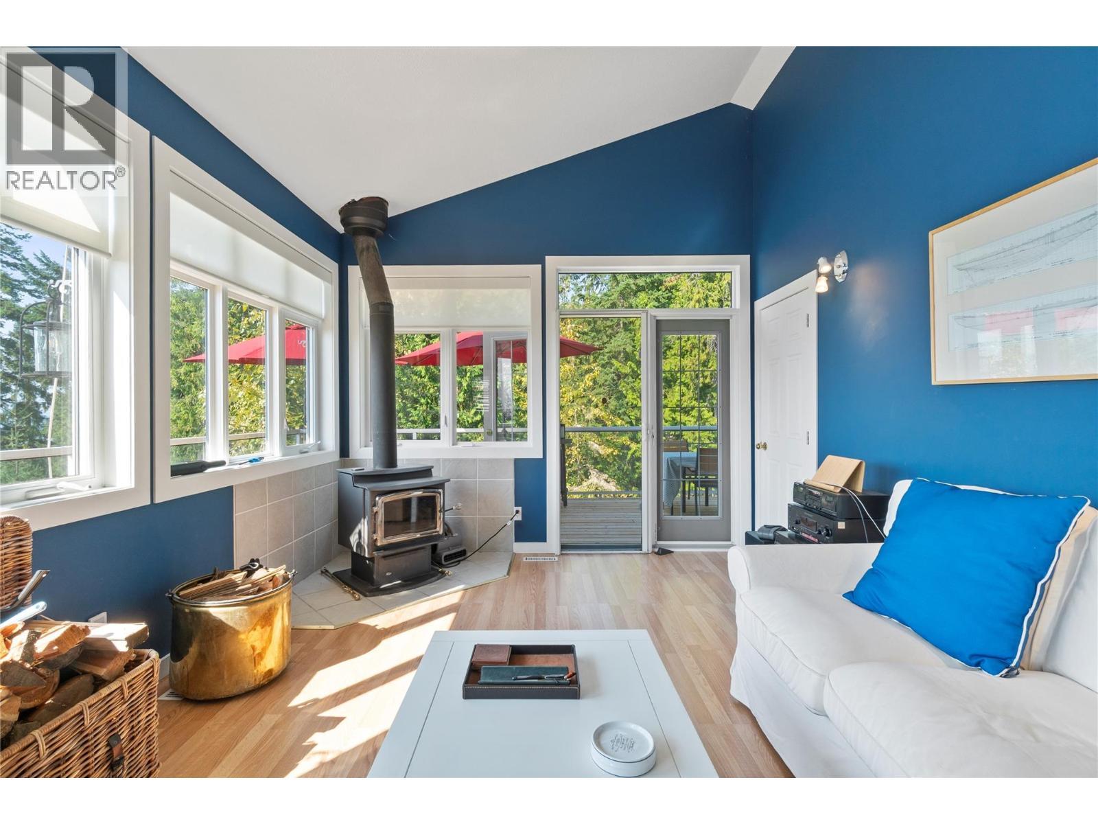 7660 Lichen Road, Anglemont, BC - Indoor Photo Showing Other Room