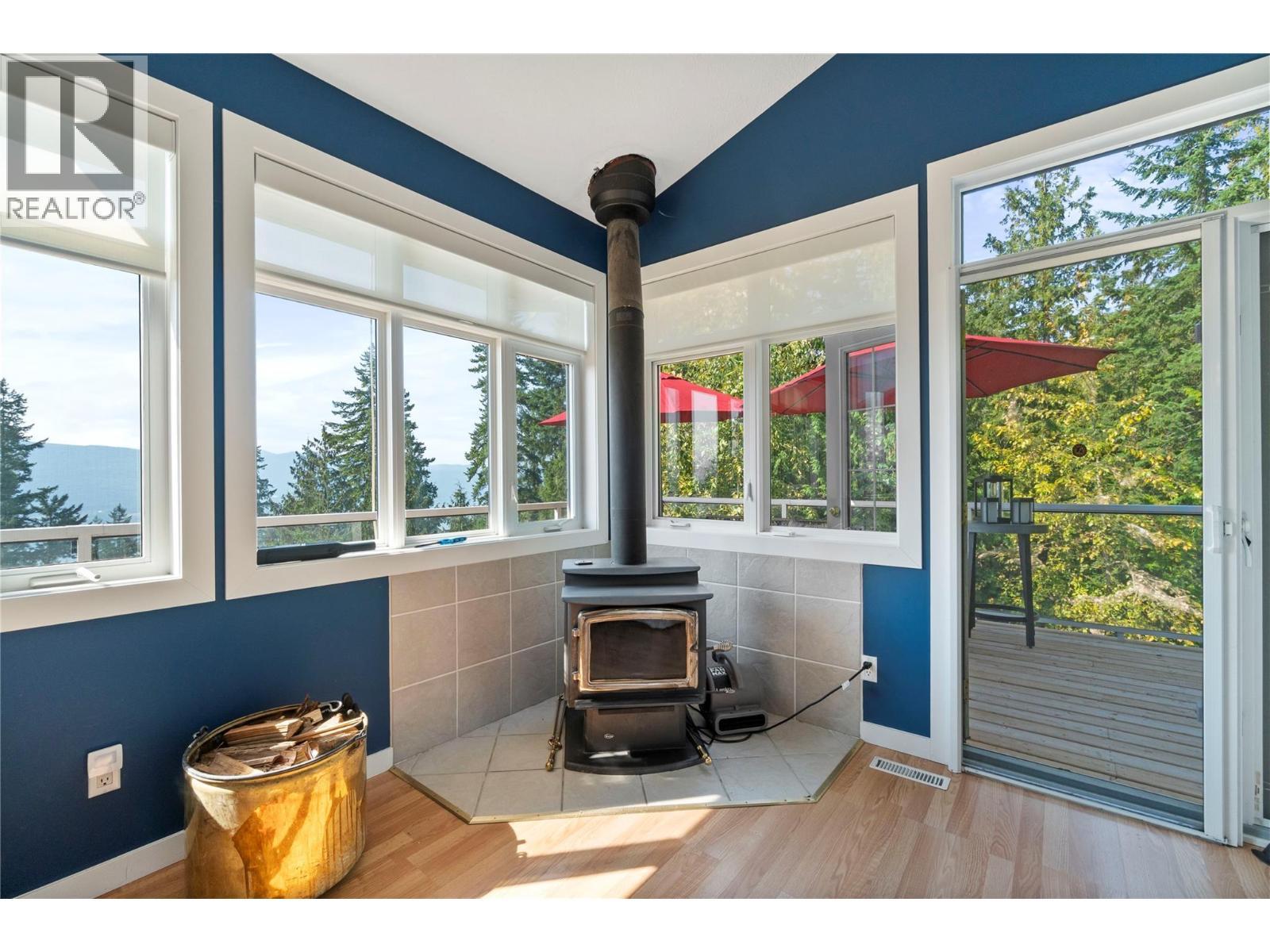 7660 Lichen Road, Anglemont, BC - Indoor Photo Showing Other Room