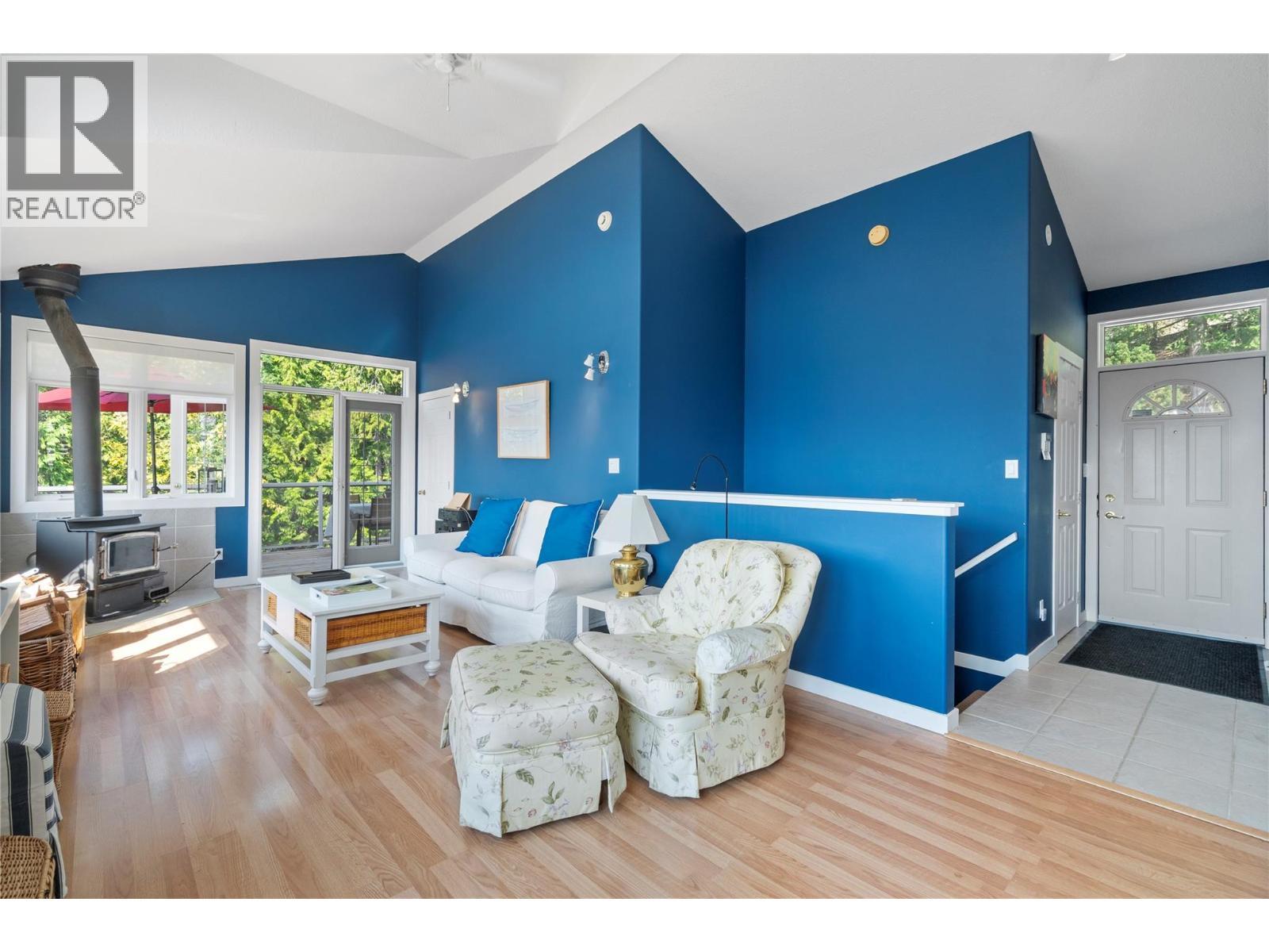 7660 Lichen Road, Anglemont, BC - Indoor