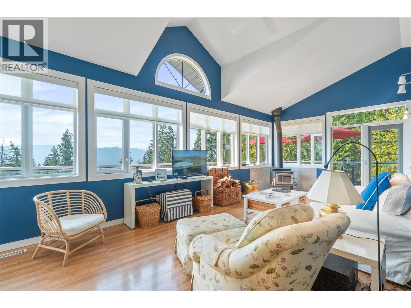 7660 Lichen Road, Anglemont, BC - Indoor