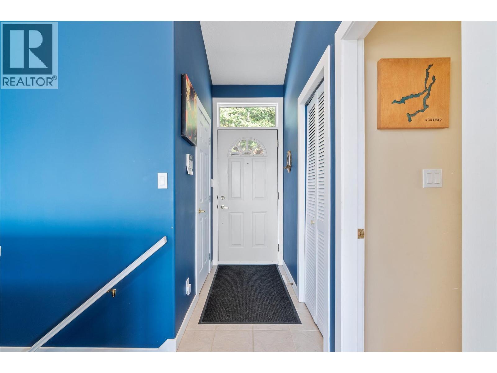 7660 Lichen Road, Anglemont, BC - Indoor Photo Showing Other Room