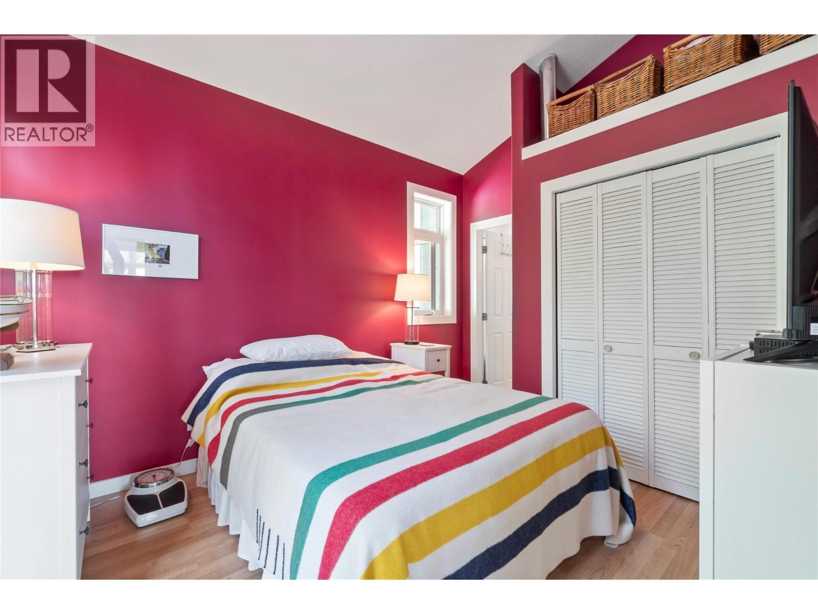 7660 Lichen Road, Anglemont, BC - Indoor Photo Showing Bedroom