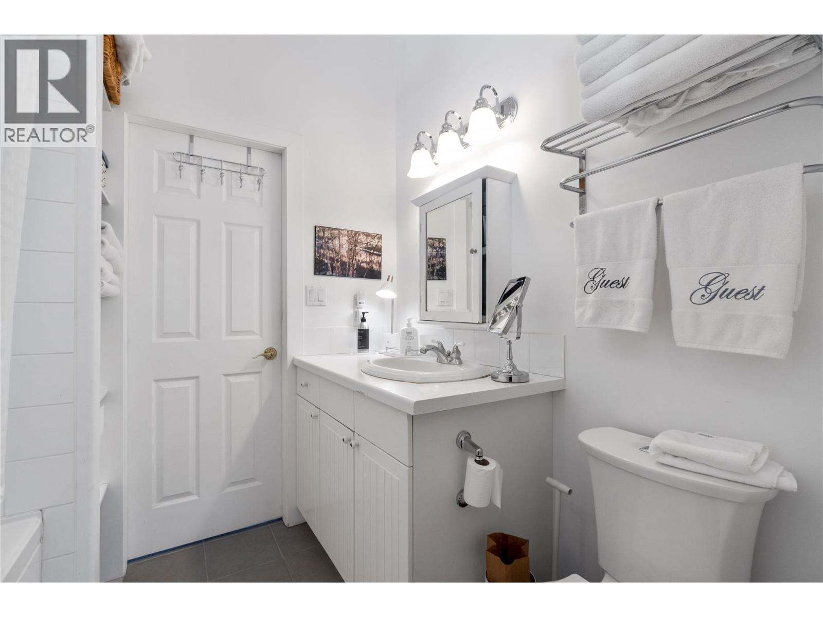 7660 Lichen Road, Anglemont, BC - Indoor Photo Showing Bathroom