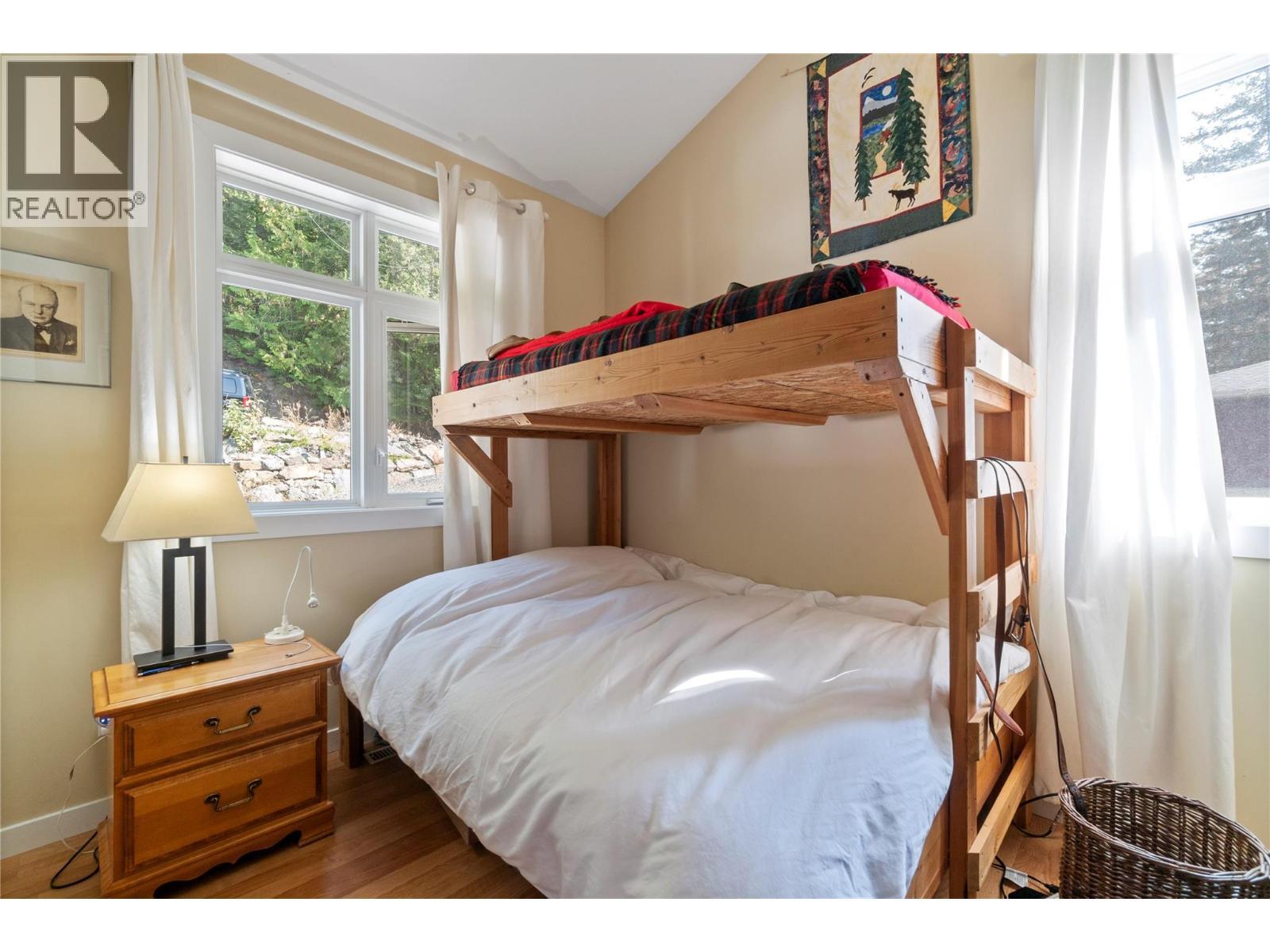 7660 Lichen Road, Anglemont, BC - Indoor Photo Showing Bedroom