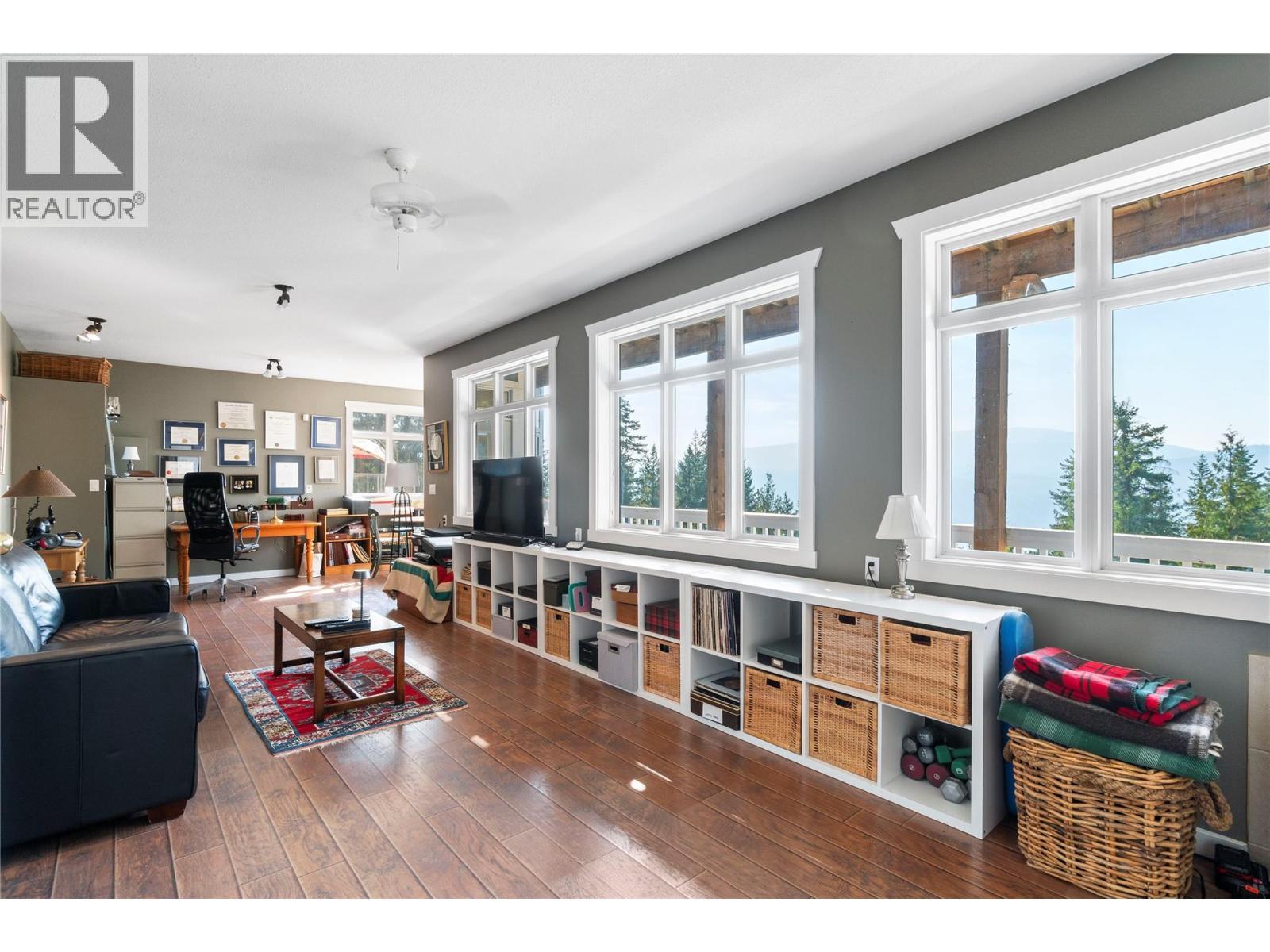 7660 Lichen Road, Anglemont, BC - Indoor