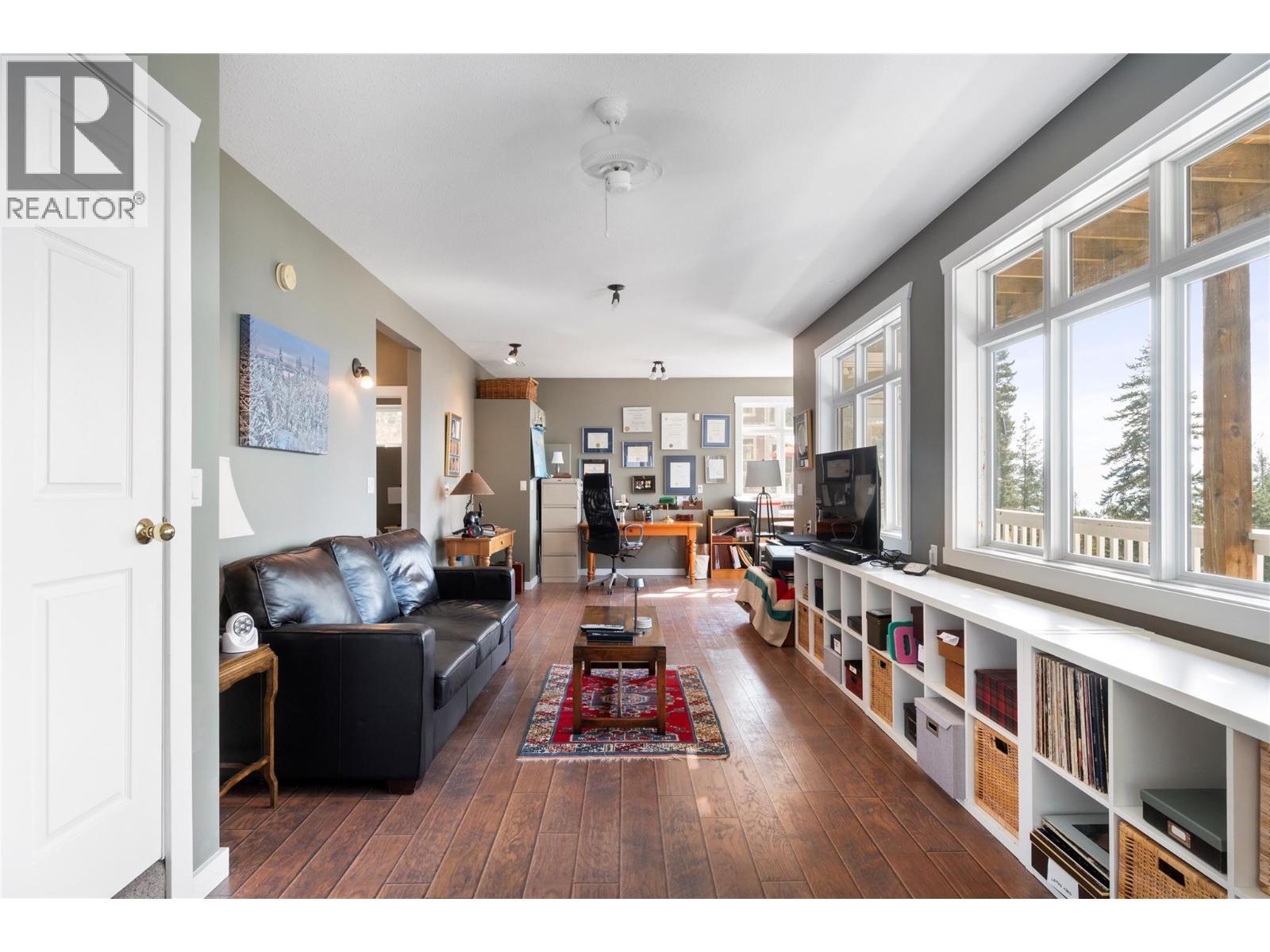 7660 Lichen Road, Anglemont, BC - Indoor