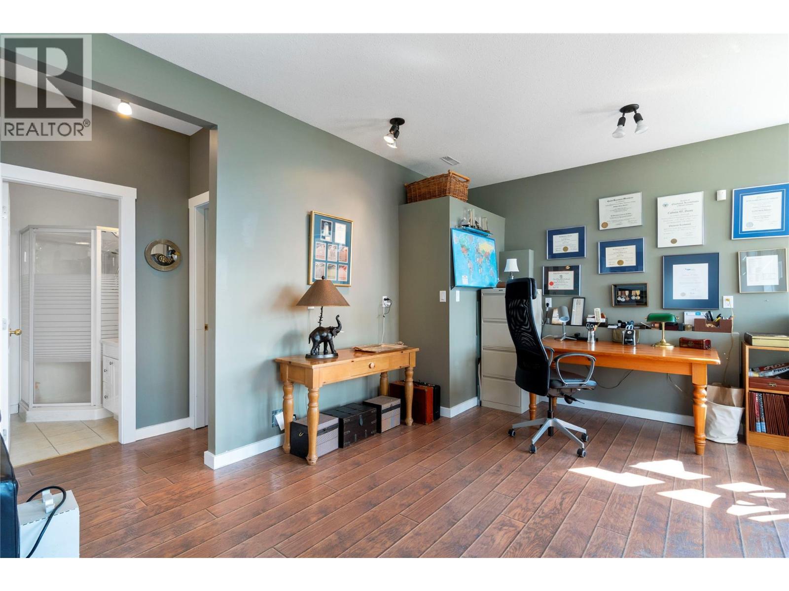 7660 Lichen Road, Anglemont, BC - Indoor Photo Showing Office